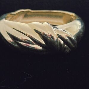 Vintage  Gold-Tone Women's Chuncky Hinged Clamper Bracelet 7"